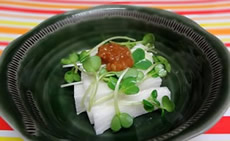 山芋とかいわれの醤油麹和え